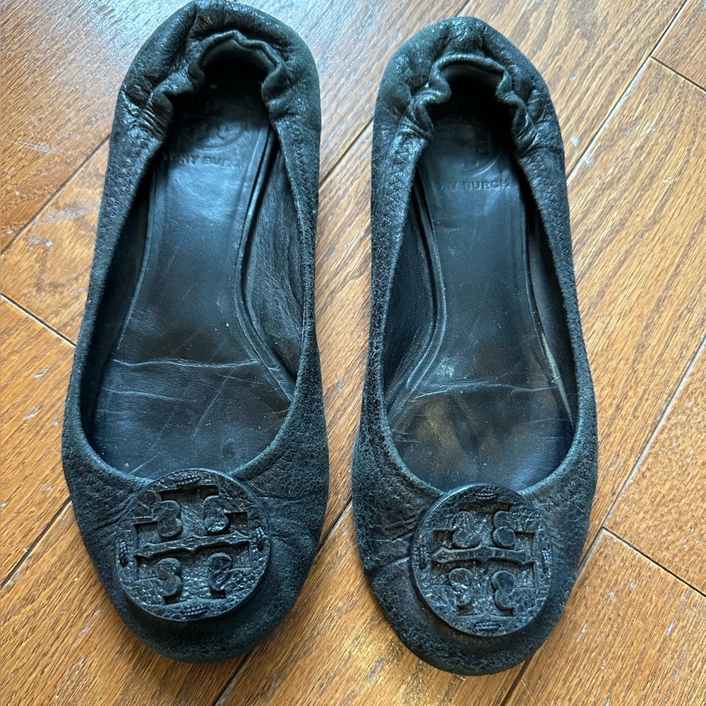 Black distressed leather Tory Burch Reva size 6